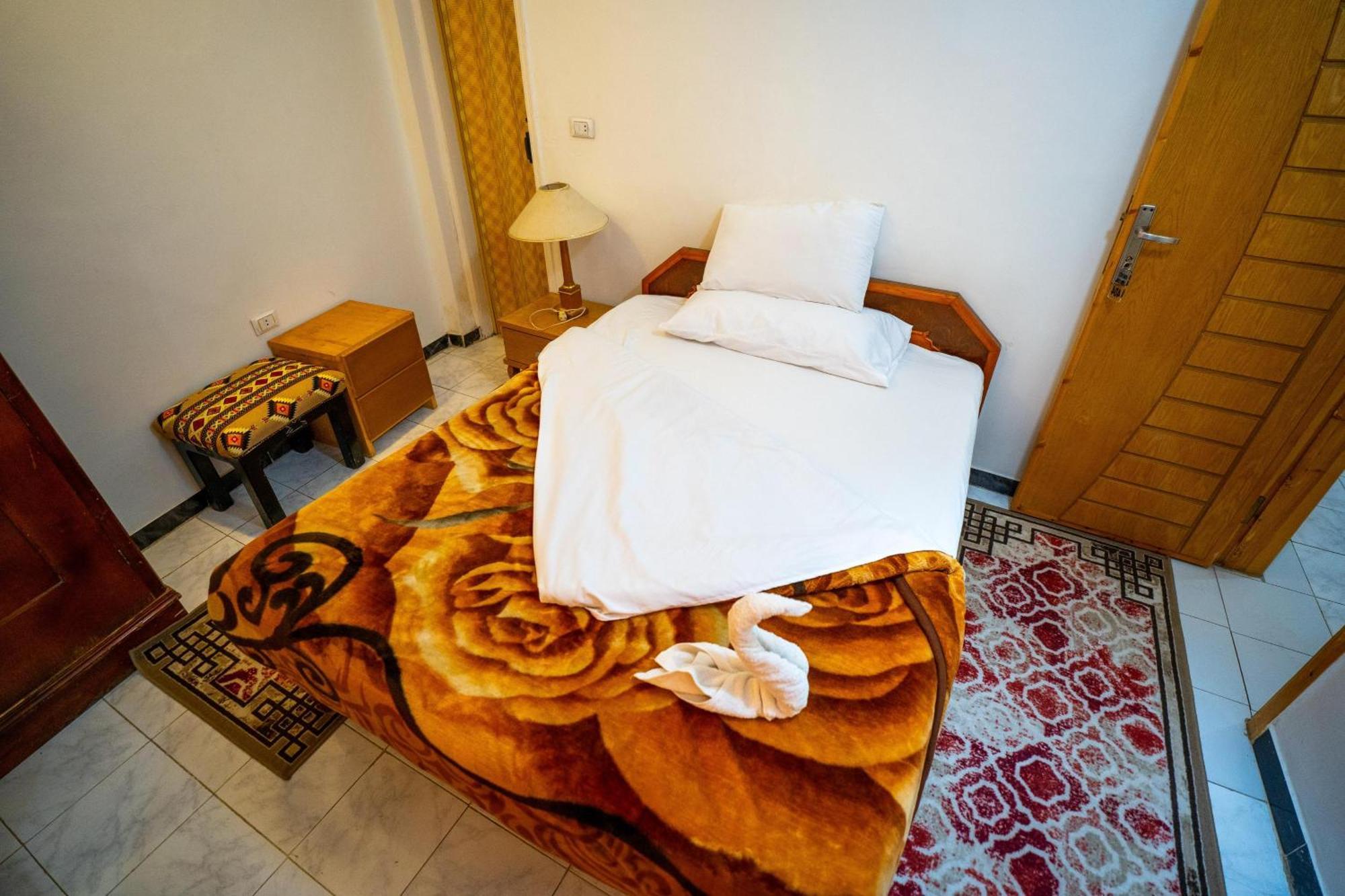 Venus Hotel Luxor 日本人 大歓迎 Exteriör bild